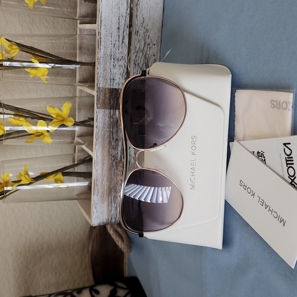 Michael kors sunglasses - Picture 1 of 5
